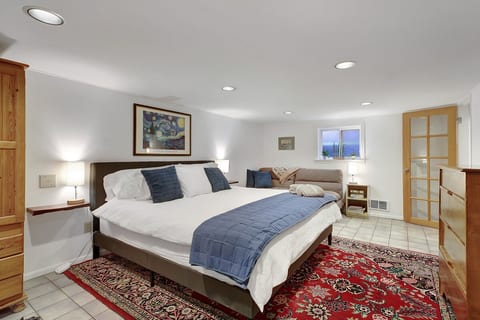 Heart of Madrona: Cozy Apartment + Bonus Studio image 2