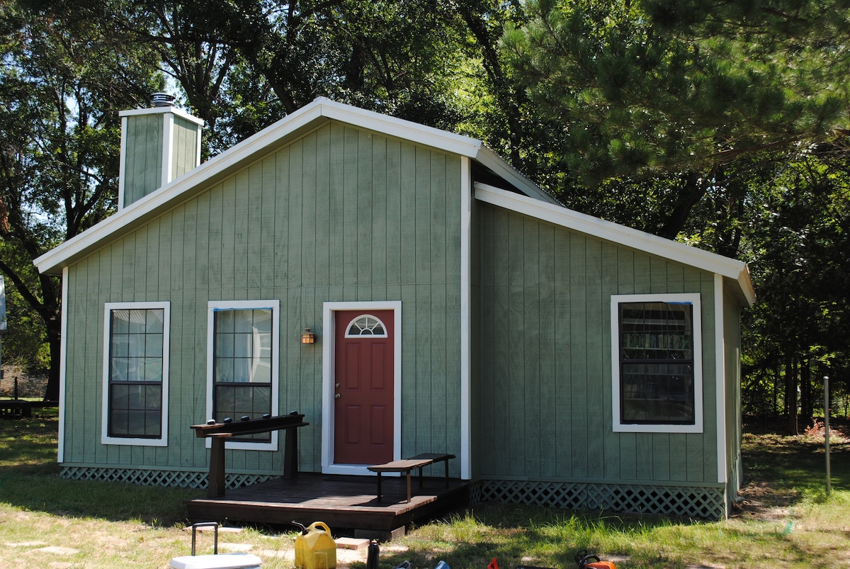 Main Cabin in Bois Darc Bungalows - Up to 5 guest image 3 BDB 1: Angler's Roost (5) - No Mess Hall Access