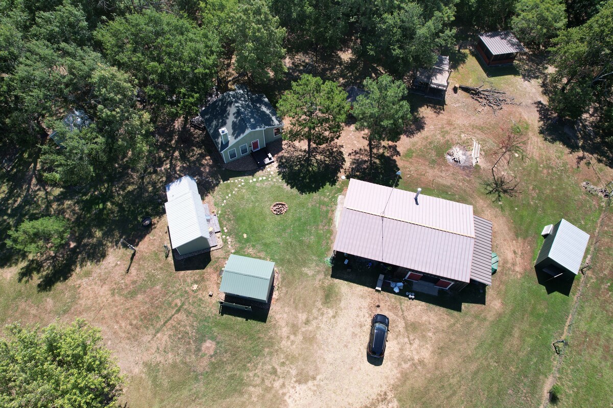 Entire Bois D'arc Bungalow property. BDB 1: Angler's Roost (5) - No Mess Hall Access