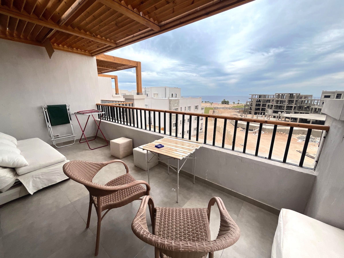 1BR Flat in Soma Bay Near The Jetty & Dive Center image 1