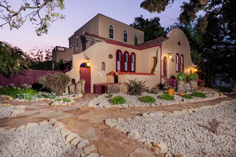 Spanish Style Villa in the heart of Rockford