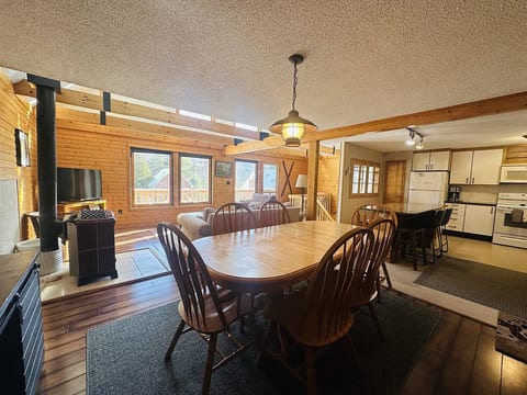 Cozy Cabin Bartlett Getaway