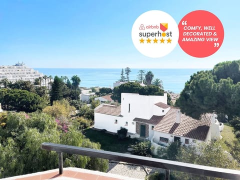 Balcony: Ocean and beach view