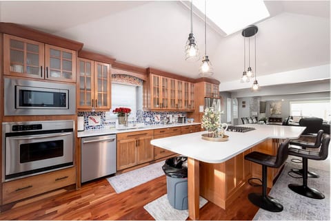 K@HOME 5BR4BAH 2700 SQFT Bungalow/kingBed/UOC/LRT