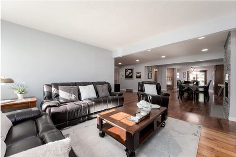 K@HOME 5BR4BAH 2700 SQFT Bungalow/kingBed/UOC/LRT