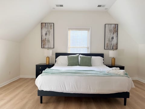 Shoreham Luxe | Vibrant 4BR\2.5BA with Waterfront