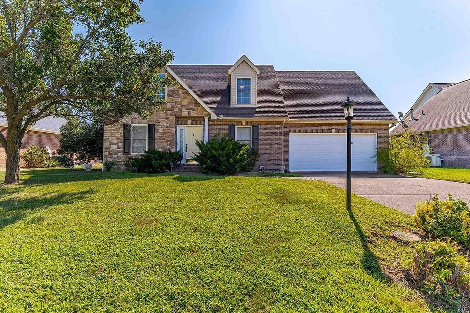 Shoreham Luxe | Vibrant 4BR\2.5BA with Waterfront - Evansville