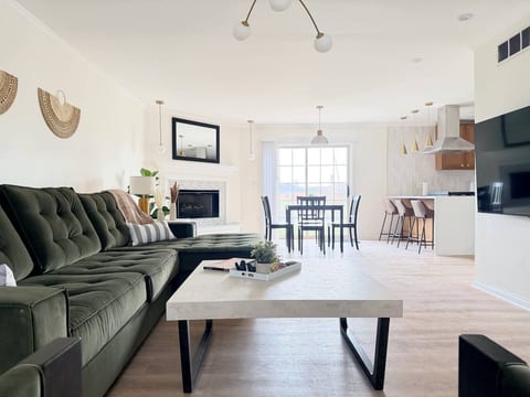 Shoreham Luxe | Vibrant 4BR\2.5BA with Waterfront