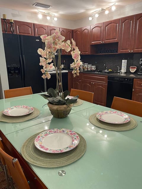 Game Day Getaway, 3 bedroom family friendly villa