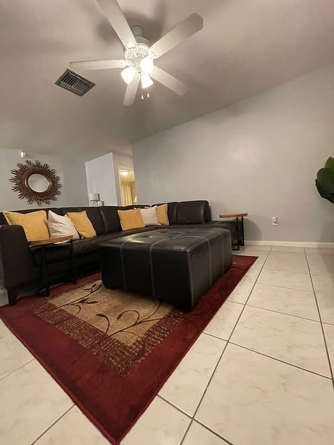 Game Day Getaway, 3 bedroom family friendly villa