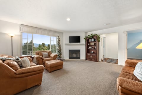 Comfortable living room with Smart TV and views for miles and miles