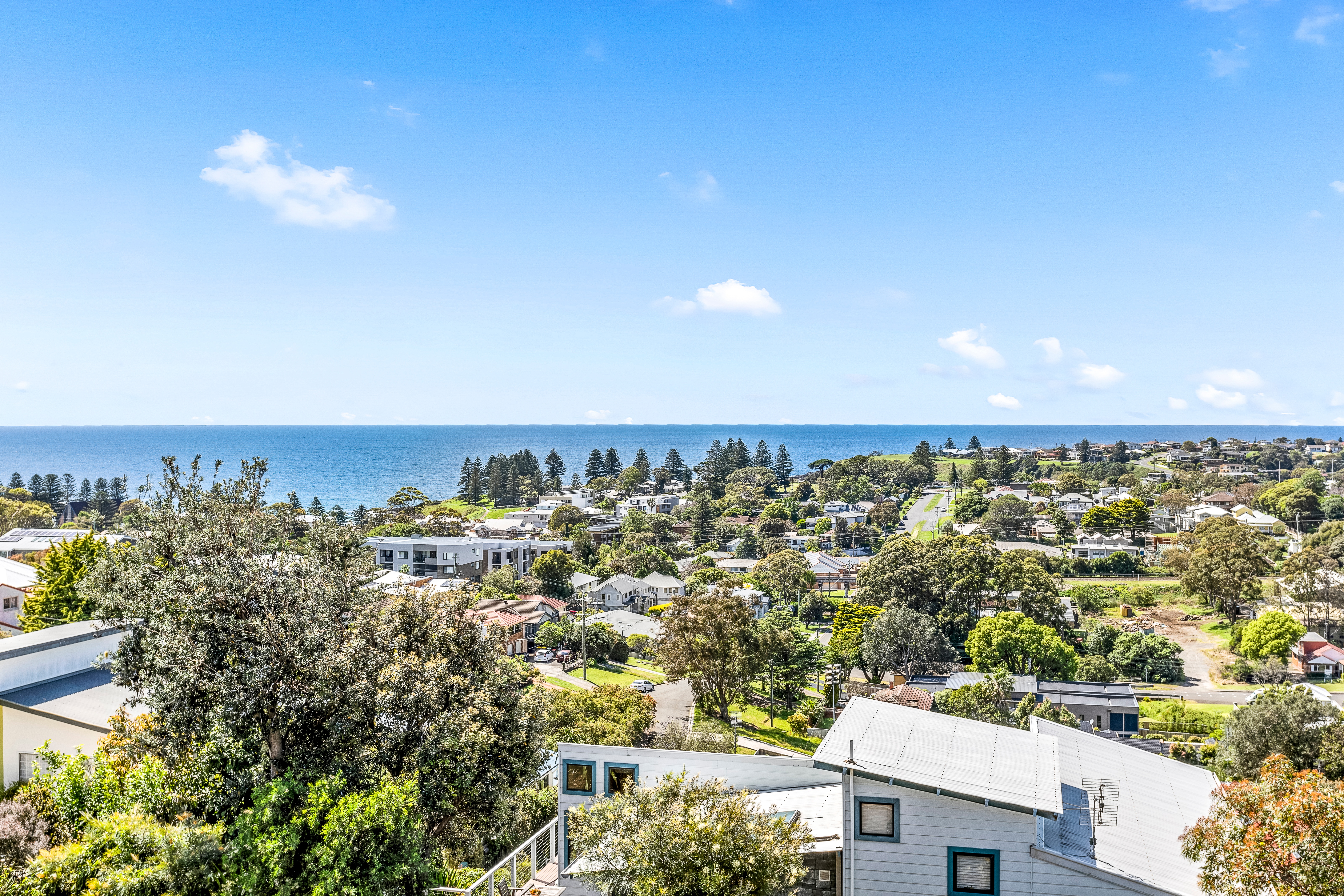 Kiama and Surf beach / Pacific Ocean