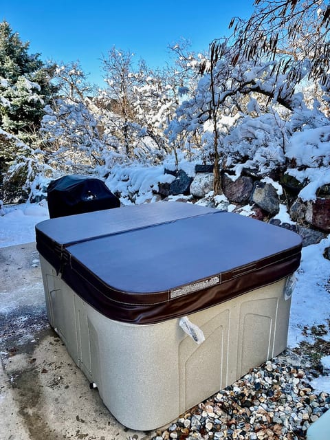 HotTub, game room, Sleeps 8, family, Pets, Wasatch