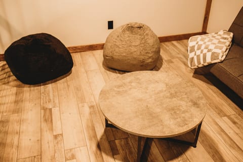 Corton Lodge - Riverview Private Riverfront Suite
