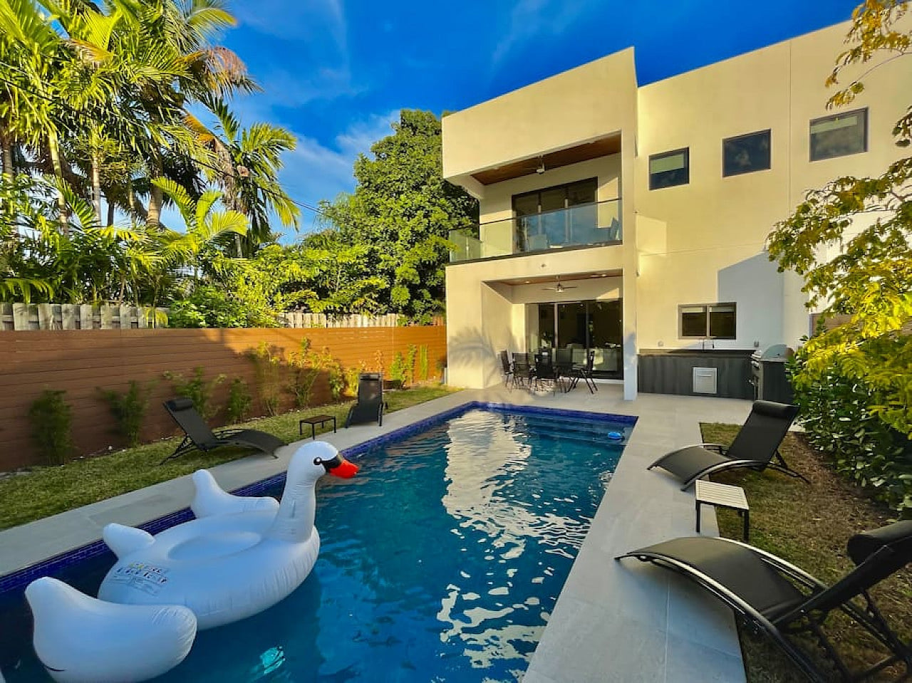 The Botanical Oasis in Las Olas with Pool Near the Beach