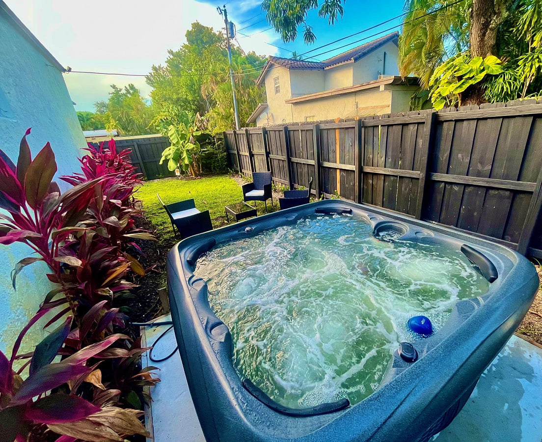 Bahama Mama 2/1 in Las Olas & Holiday Park with Hot Tub!