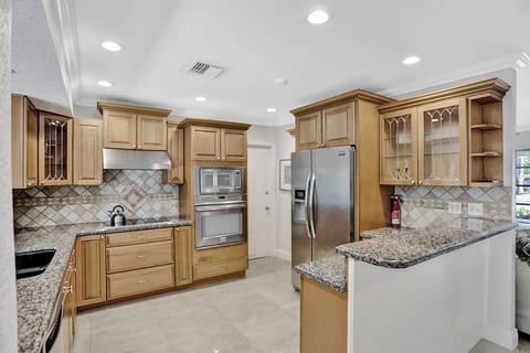 Lighthouse Point Oasis w Pool & Hot Tub Near Beach