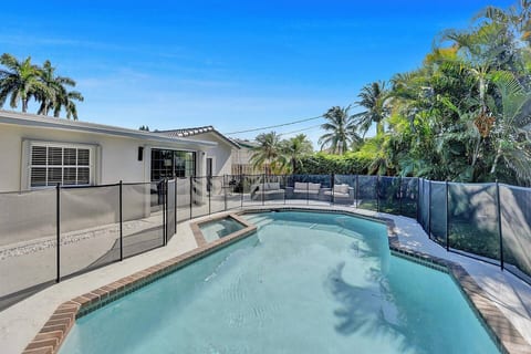 Lighthouse Point Oasis w Pool & Hot Tub Near Beach