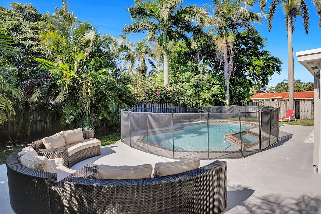 Lighthouse Point Oasis w Pool & Hot Tub Near Beach