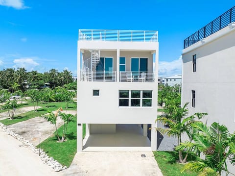 Oceanview Escape – Pool, Hot Tub & Private Deck!