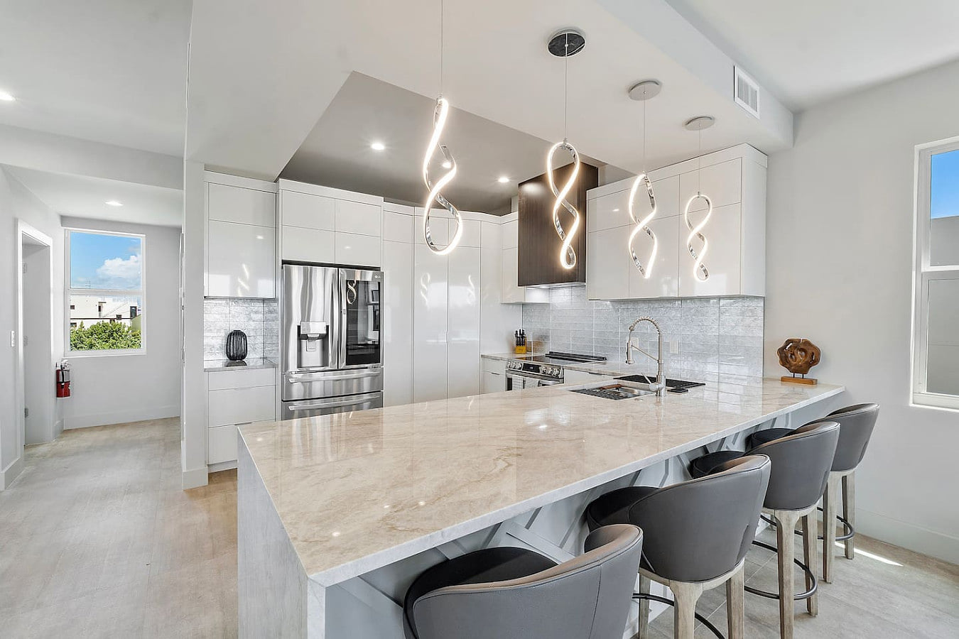 Oceanview Escape – Pool, Hot Tub & Private Deck!