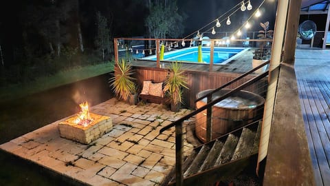 Private, country retreat, ŵ pool, spa, fire pit. image 1