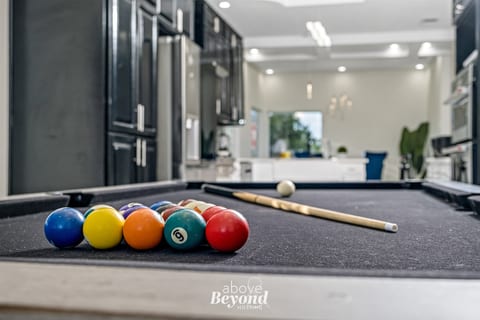 Sprawling Home w Rooftop Spot - Pool Table Rooftop Lounge