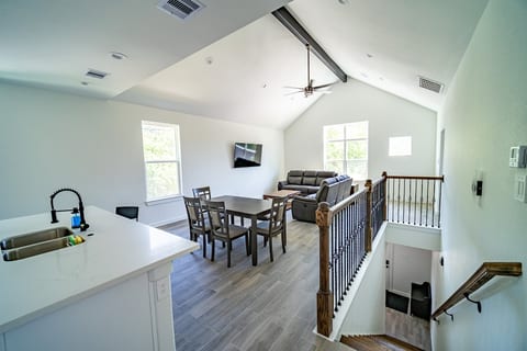 Hip in Houston - by College, Medical Center & Stadium