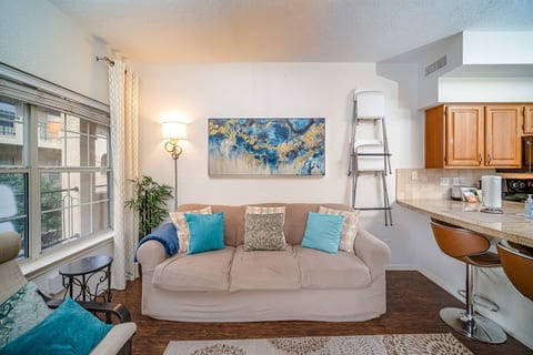 The Cozy Enclave - Bursting with Amenities