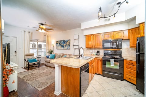 The Cozy Enclave - Bursting with Amenities
