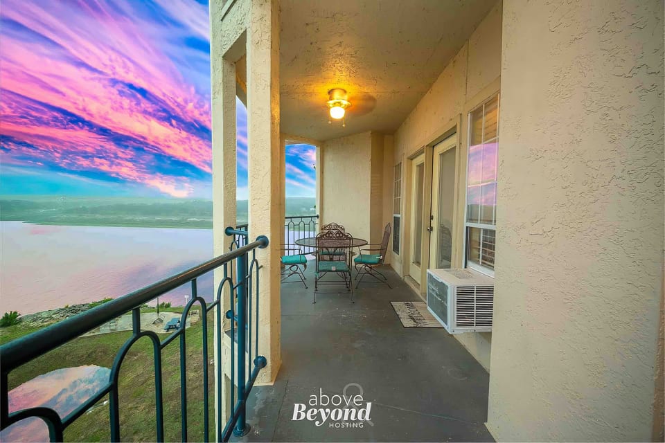 Island Castle - Sunset and Lake View on an Island - Lago Vista