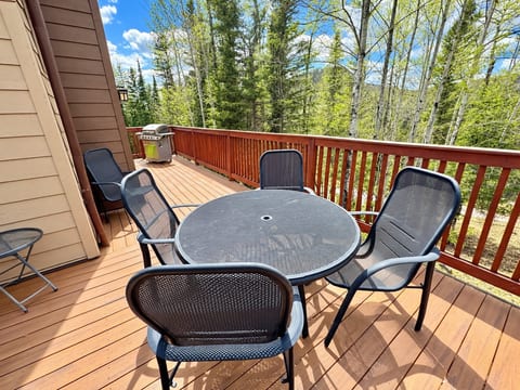 Large Deck with Grill