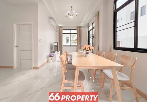 New Modern 4BR Home in Mae Hia