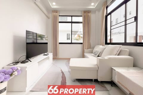 New Modern 4BR Home in Mae Hia