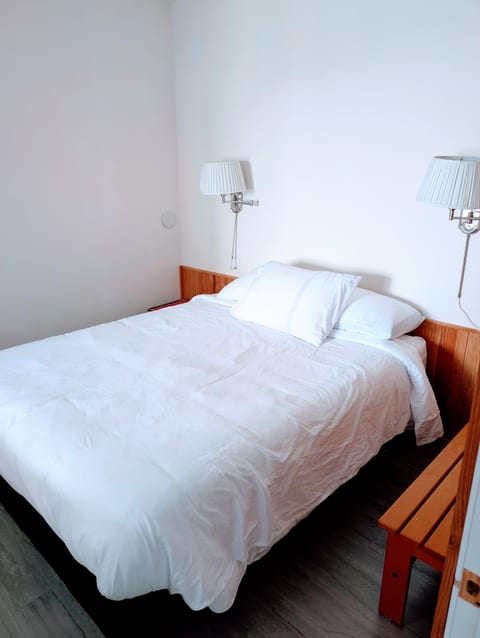 The Cedar Suite #6 | Central Apartment, Waterfront, 2 Beds