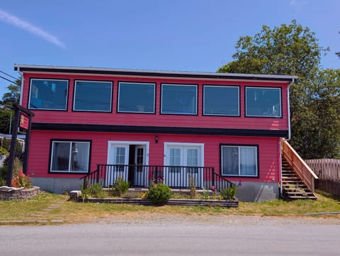 Gordie's Lookout: Top Floor Loft Suite with Workspace