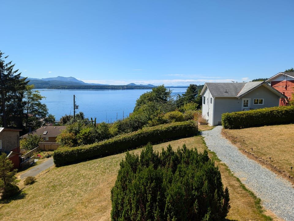 The Founder's Vista Suite Spacious, Panoramic Ocean Views - Alert Bay