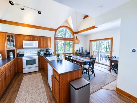 Kitchen/dining