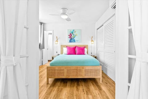 NEW Upgraded Condo, A/C, Oceanview + Parking