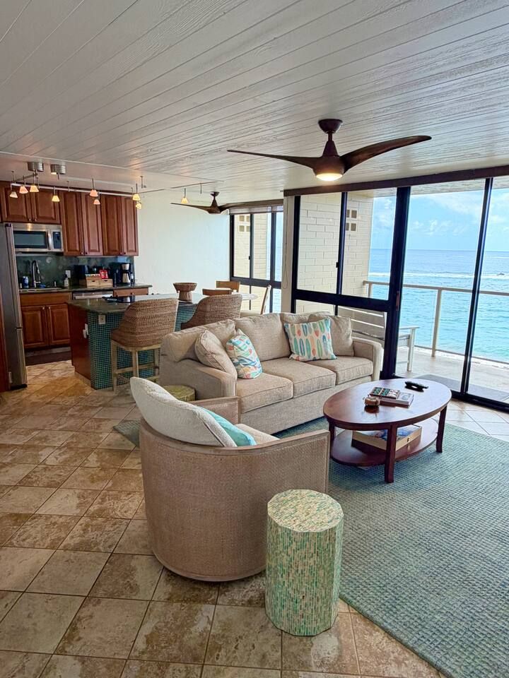 Oceanfront Paradise 2bd with A/C, Steps to Beaches