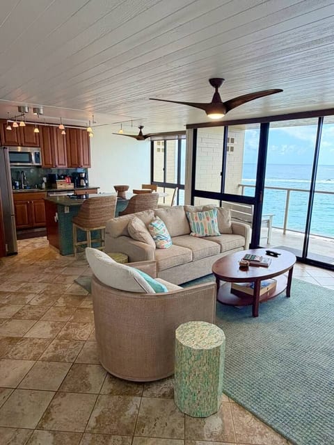 Oceanfront Paradise 2bd with A/C, Steps to Beaches