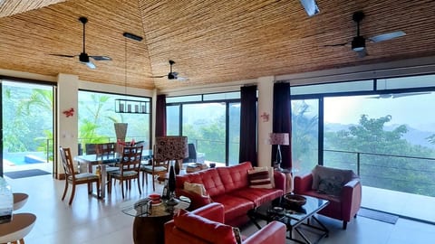 Entire Home, sunset, jungle views Fast WIFI image 3