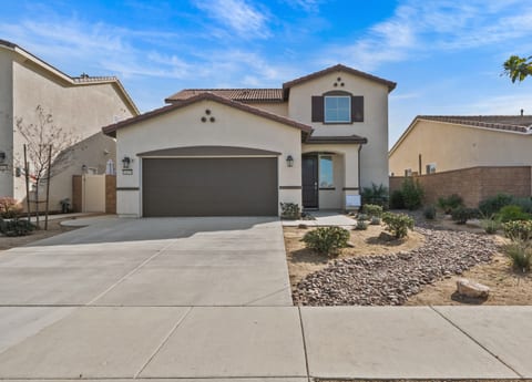 Escape to the Temecula Wine Country and stay in our modern and relaxing 3 bedroom / 2.5 bathroom house with pool, spa, game room, and more!