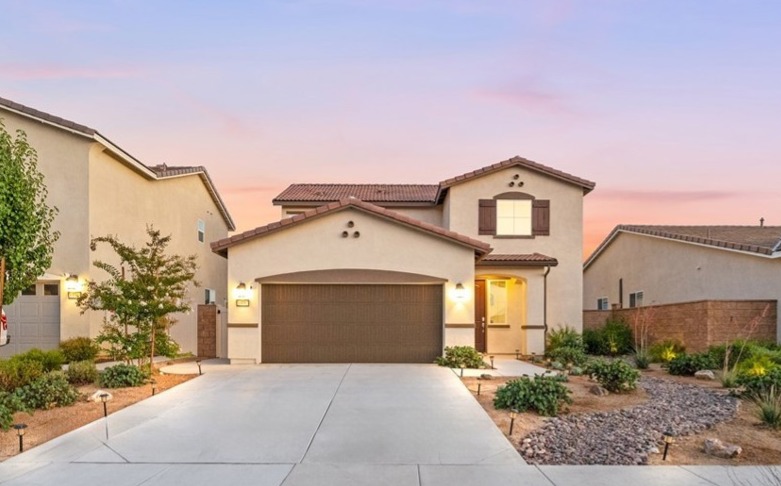 Escape to the Temecula Wine Country and stay in our modern and relaxing 3 bedroom / 2.5 bathroom house with pool, spa, game room, and more!