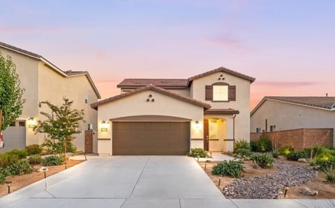 Escape to the Temecula Wine Country and stay in our modern and relaxing 3 bedroom / 2.5 bathroom house with pool, spa, game room, and more!