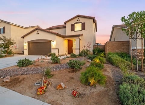 Escape to the Temecula Wine Country and stay in our modern and relaxing 3 bedroom / 2.5 bathroom house with pool, spa, game room, and more!