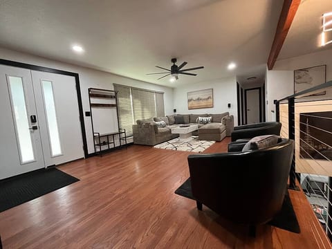 Modern Spacious 5-Bedroom Comfort Quarters