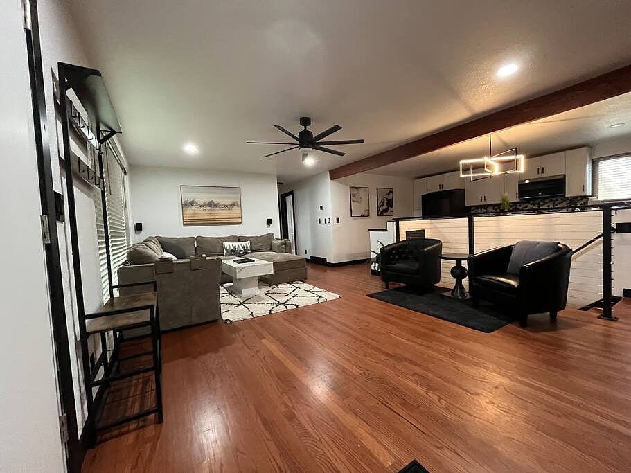 Modern Spacious 5-Bedroom Comfort Quarters - Centennial