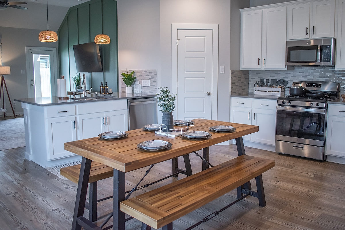 Chic, Spacious & Clean • Safe Gated Neighborhood image 1