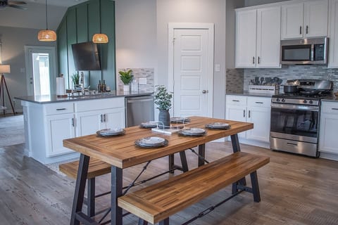 Chic, Spacious & Clean • Safe Gated Neighborhood image 1